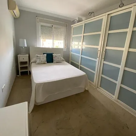 Junto Al Puerto Deportivo De Apartamento